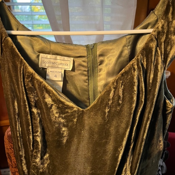 Olive Green velvet dress - Picture 2 of 3